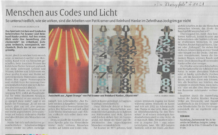 Kunstausstellung moderne Kunst Rezension Rheinpfalz Zeichen Code Symbol Licht Mensch Zahlen Leben versinnlichen Acrylglas Material Skulptur Objekt monochrom verwundet angeschmort Formensprache ungewöhnlich ausdrucksstark