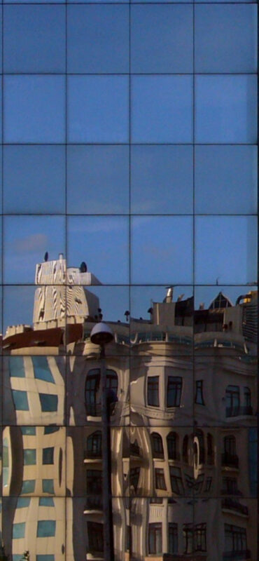 moderne Kunst Kunstwerk atypisch Fotodruck Landschaft Architektur Fassade Spiegelung Matrix Realität verändert variabel normiert Raster Modifikation manipulieren digital Farbkontrast Umwandlung Derivat Illusion Imagination Individualität Inspiration Intuition Fiktion Konzeptkunst