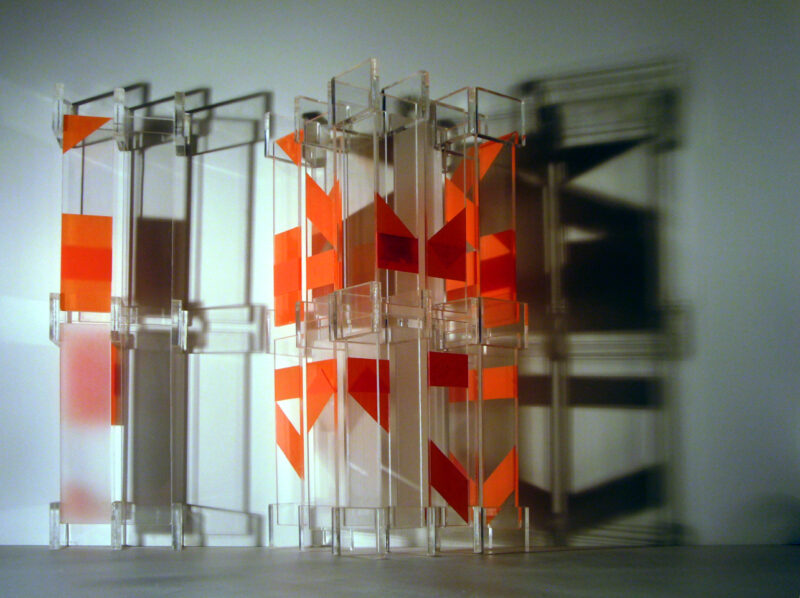 moderne Kunst Kunstwerk Künstler unorthodox Skulptur Acrylglas normiert Modul Zahl Raster normiert Raum variabel Segment Kombination virtuos mehrdeutig Schattenspiel Code kontrastreich standardisiert gleichförmig standardisiert intuitiv Typisierung Ordnungsprinzip Systematik Raumzuordnung Ebene Struktur