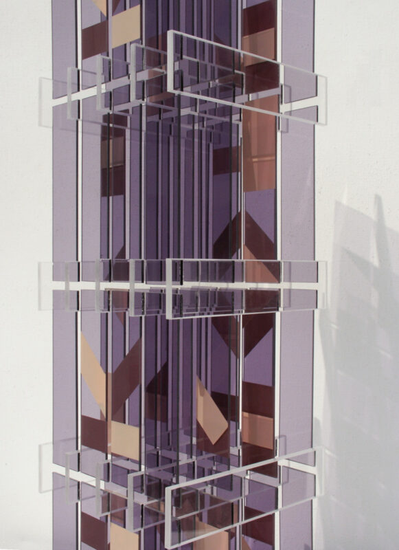 zeitgenössische Kunst Kunstwerk atypisch Acrylglasskulptur Module Spiegelung Matrix Zeichen variabel normiert Raster übermalt Modifikation manipulieren digital Farbkontrast Umwandlung Illusion Imagination Individualität Inspiration Intuition Fiktion